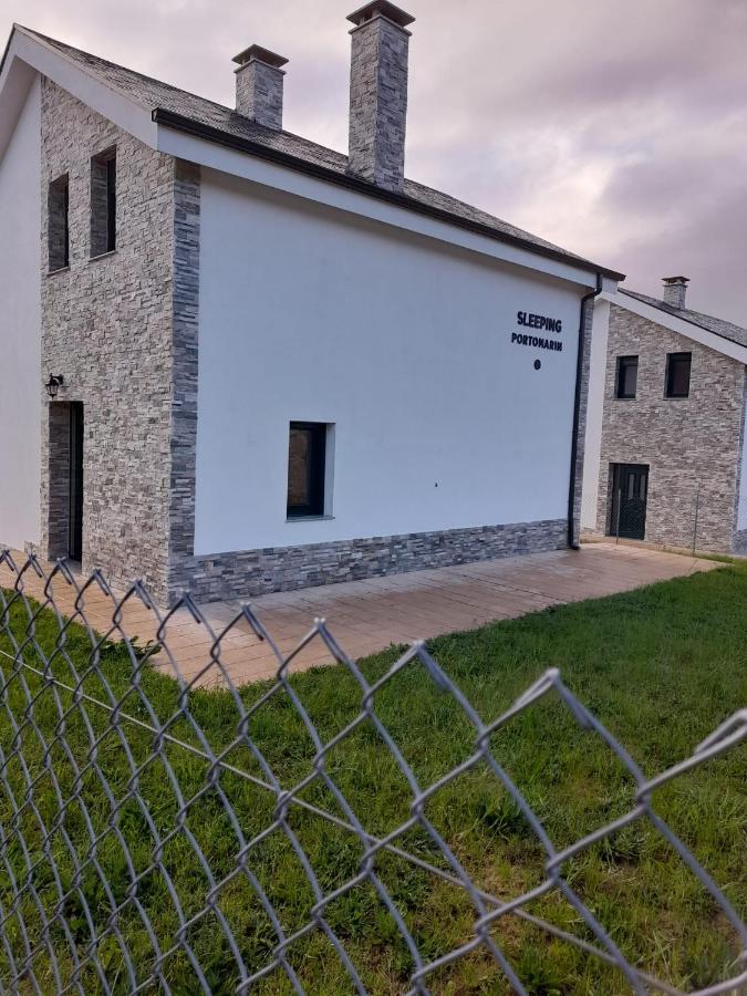 Отель Sleeping Portomarin 1 Экстерьер фото